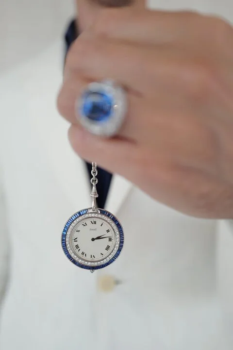 Antike Uhren aufziehen: Ein detaillierter Leitfaden